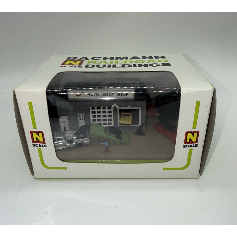 BACHMANN Railroads Buildings 45708 N Scale Auto Body Shop With Figures New
